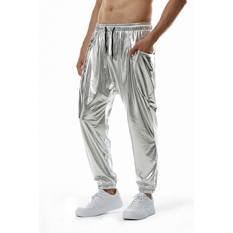 Herren stylische High-Performance Jogginghose aus glänzendem Material Echoarchiv