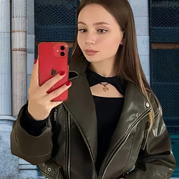 Damen Kunstleder Bikerjacke mit weitem Schnitt und umfangreichen Details Echoarchiv
