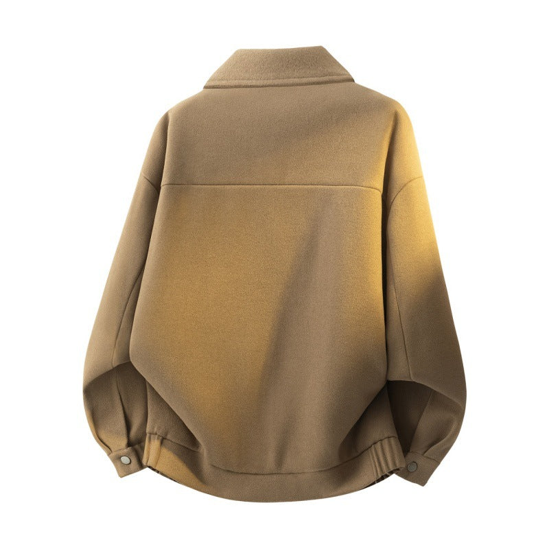Herren Boxy Kurzjacke im College‑Stil mit Druckknopfleiste und geripptem Saum Echoarchiv