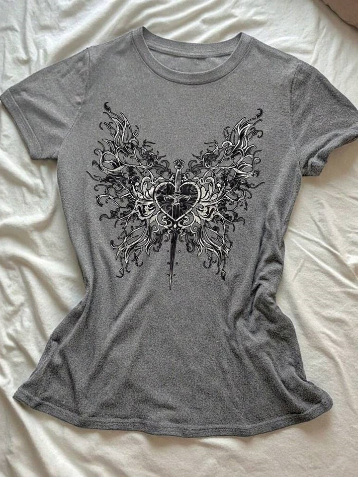 Damen T-Shirt mit künstlerischem Schmetterlingsdesign und herzförmigem Akzent Echo Archiv
