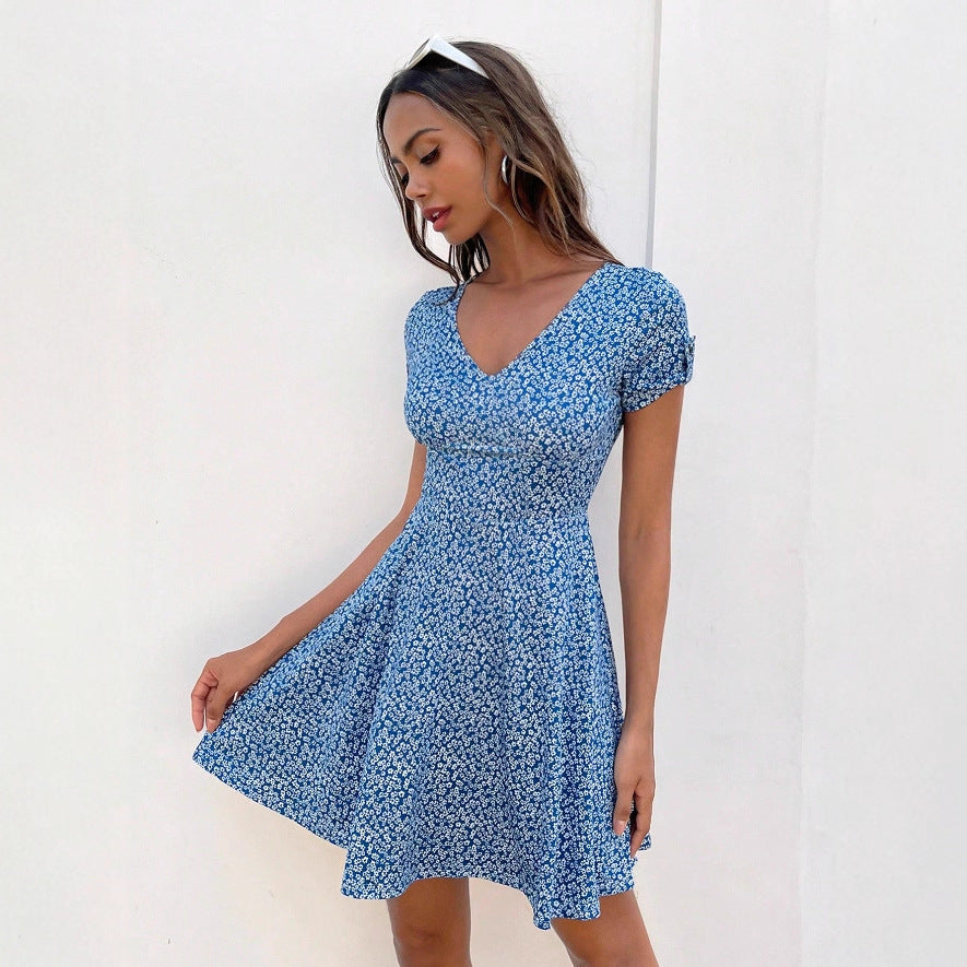 Damen Sommerliches Freizeitkleid mit floralen Mustern und schwingendem Rock Echo Archiv