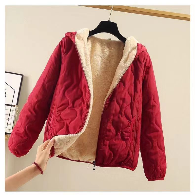 Damen nan gesteppte Kapuzenjacke mit Teddyfutter, wattierter Silhouette und dekorativem Herzquilting Echo Archiv