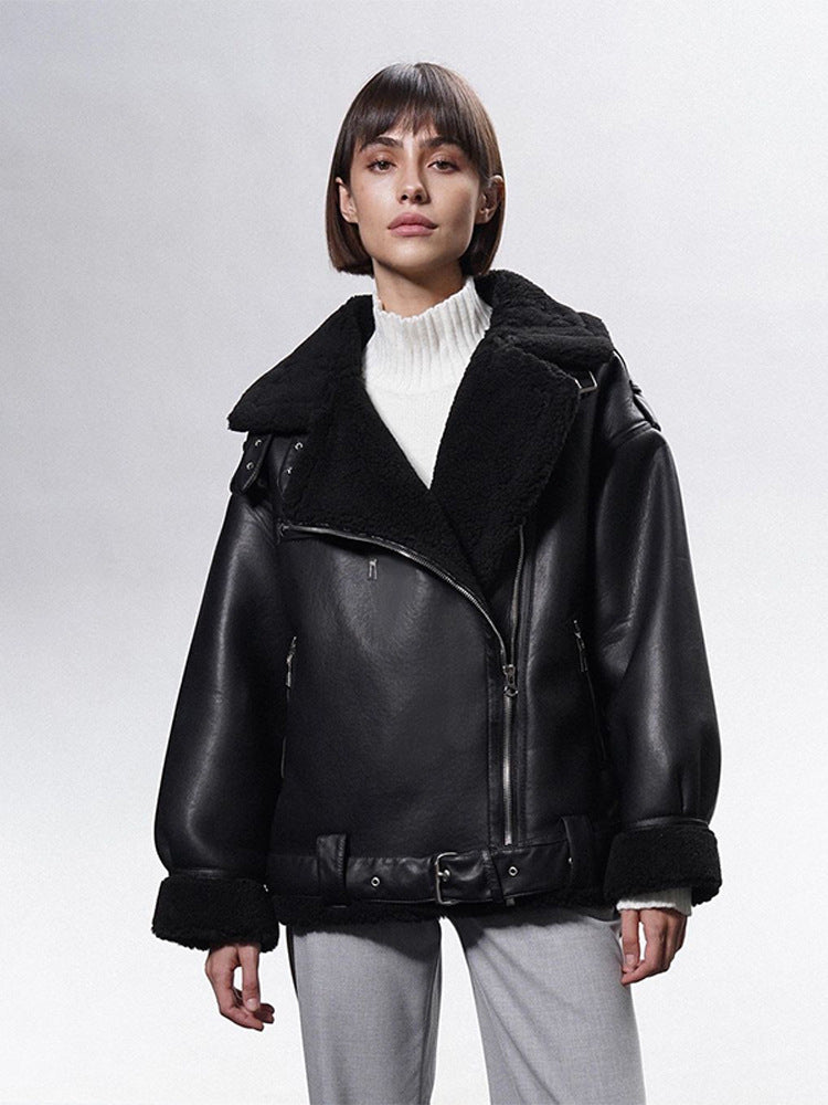 Damen Oversized Bikerjacke mit Teddyfell-Futter und verstellbaren Gürteln Echoarchiv