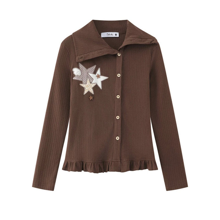 Damen Strickjacke mit Knopfleiste, großem Kragen, Rüschensaum und Stern-Applikationen Echoarchiv