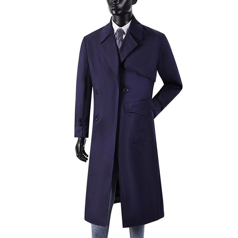 Herren Langmantel im Trenchcoat-Stil mit Sturmklappe, asymmetrischen Taschen und klassischem Revers Echoarchiv