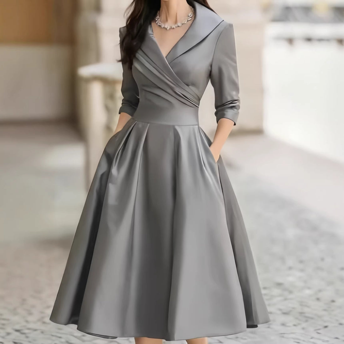 Damen Elegantes Satin-Midikleid mit Wickeloberteil, mittellangen Ärmeln und Eingrifftaschen Echo Archiv
