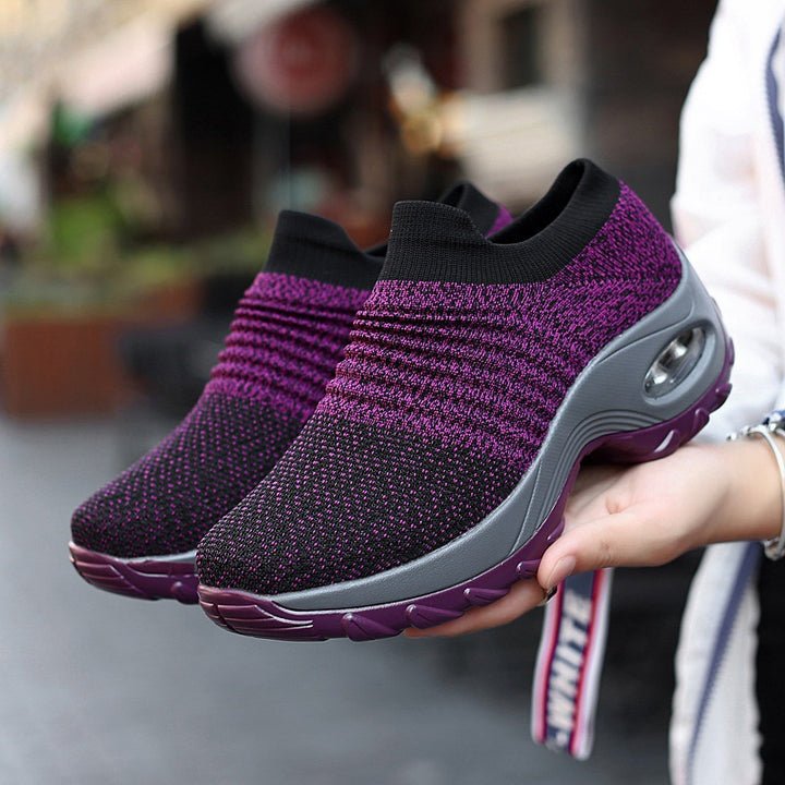 Damen Slip-On Strick-Sneaker mit sockenähnlichem Schaft und Luftkissen-Plateausohle – Névara
