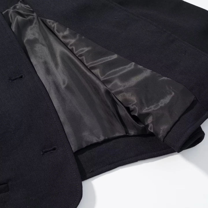 Damen taillierte Kurzjacke mit Rundhalsausschnitt dekorativen Schmuckknöpfen und Leistentaschen – Célinea
