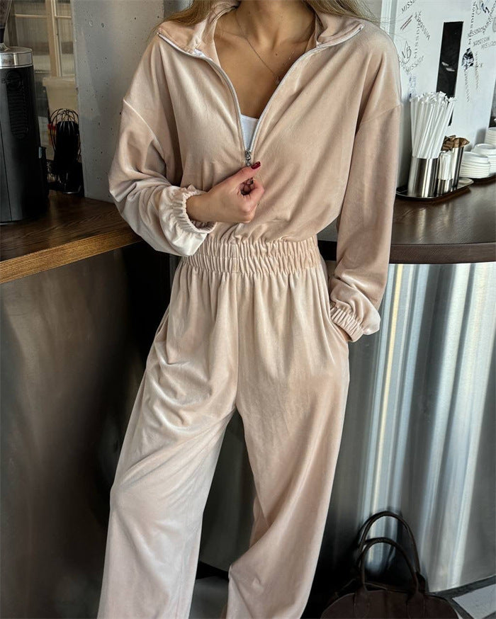 Damen Samt-Jumpsuit mit weitem Bein, elastischer Taillenpartie und Stehkragen – Solévia