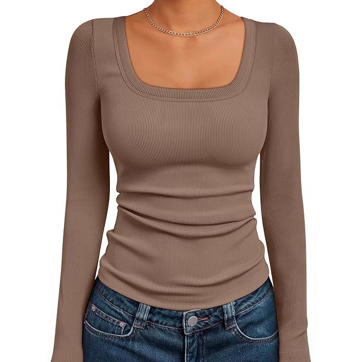 Damen Figurnahes Ripp-Langarmshirt mit weitem Carré-Ausschnitt und Stretch-Baumwollmix – Avérine