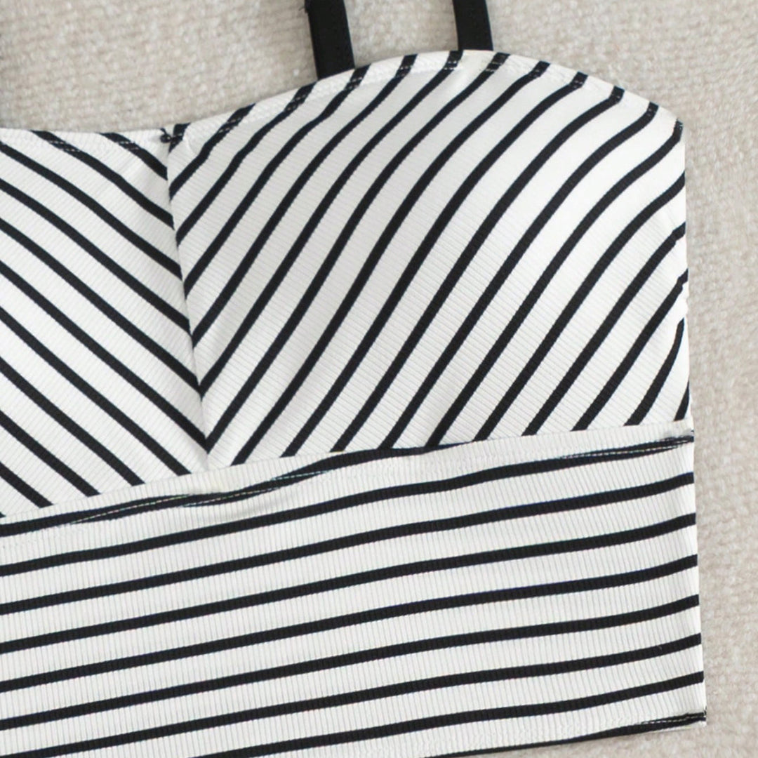Damen Hochgeschnittener Bikini mit gestreiften Crop-Oberteil Echo Archiv