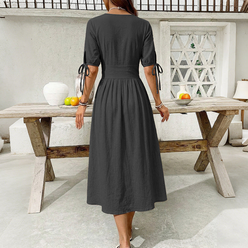 Damen Knielanges Knopfkleid aus leichtem Baumwollmix mit V-Ausschnitt Echo Archiv