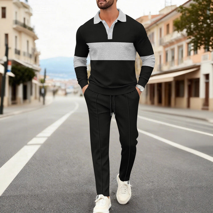 Herren sportliches Poloshirt mit eleganter Komplementär-Hose Echoarchiv