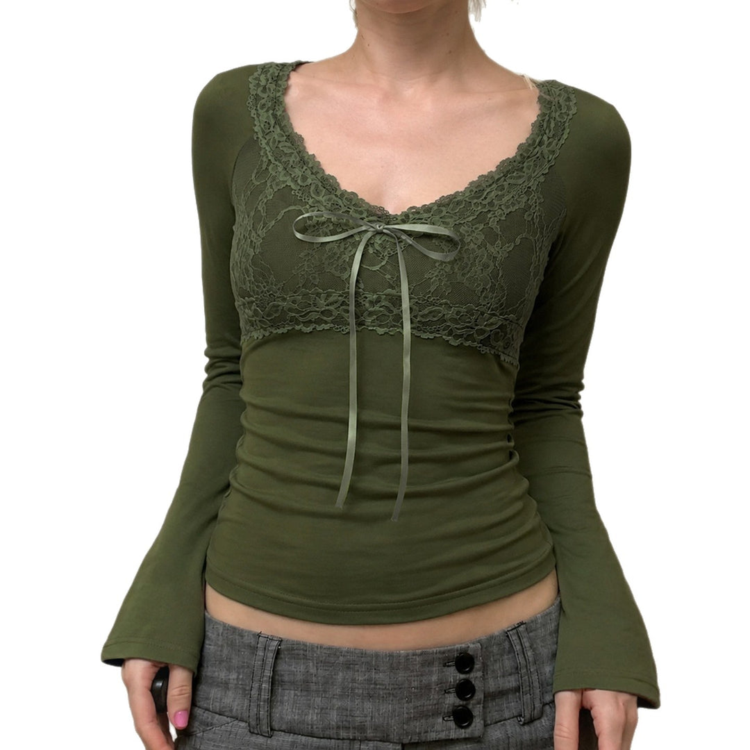 Damen Langärmeliges Slim-Fit Shirt mit Spitzen-Bustier-Einsatz und Zierschleife – Maréline