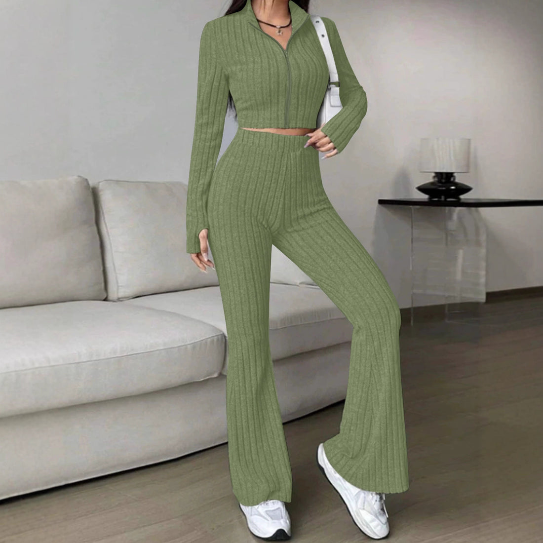 Damen Gerippter Strick-Zweiteiler mit Cropped Reißverschluss-Cardigan und High‑Waist Schlaghose – Élanora