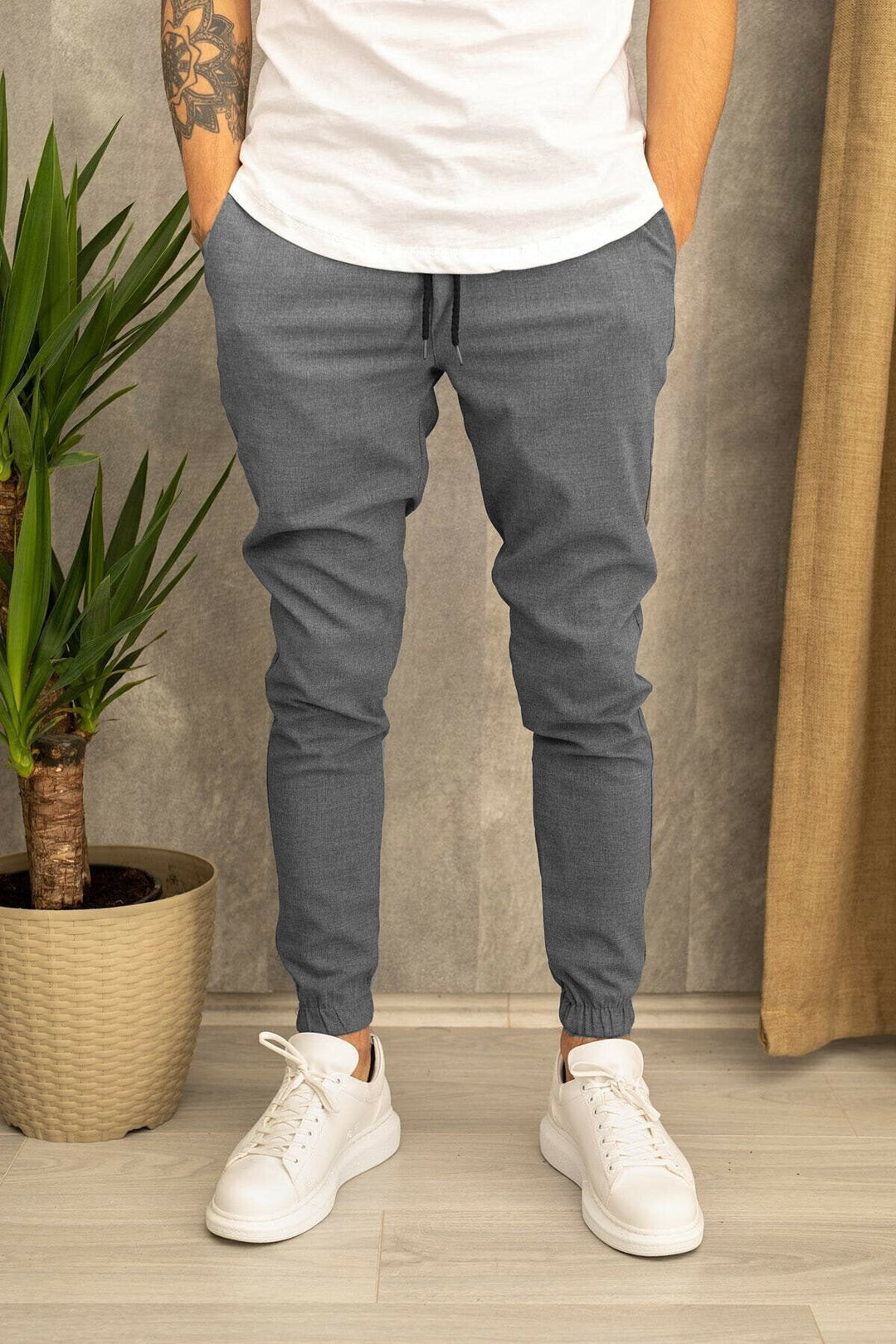 Herren Slim-Fit Jogginghose mit elastischem Bund und praktischen Seitenklapptaschen – Sorevano