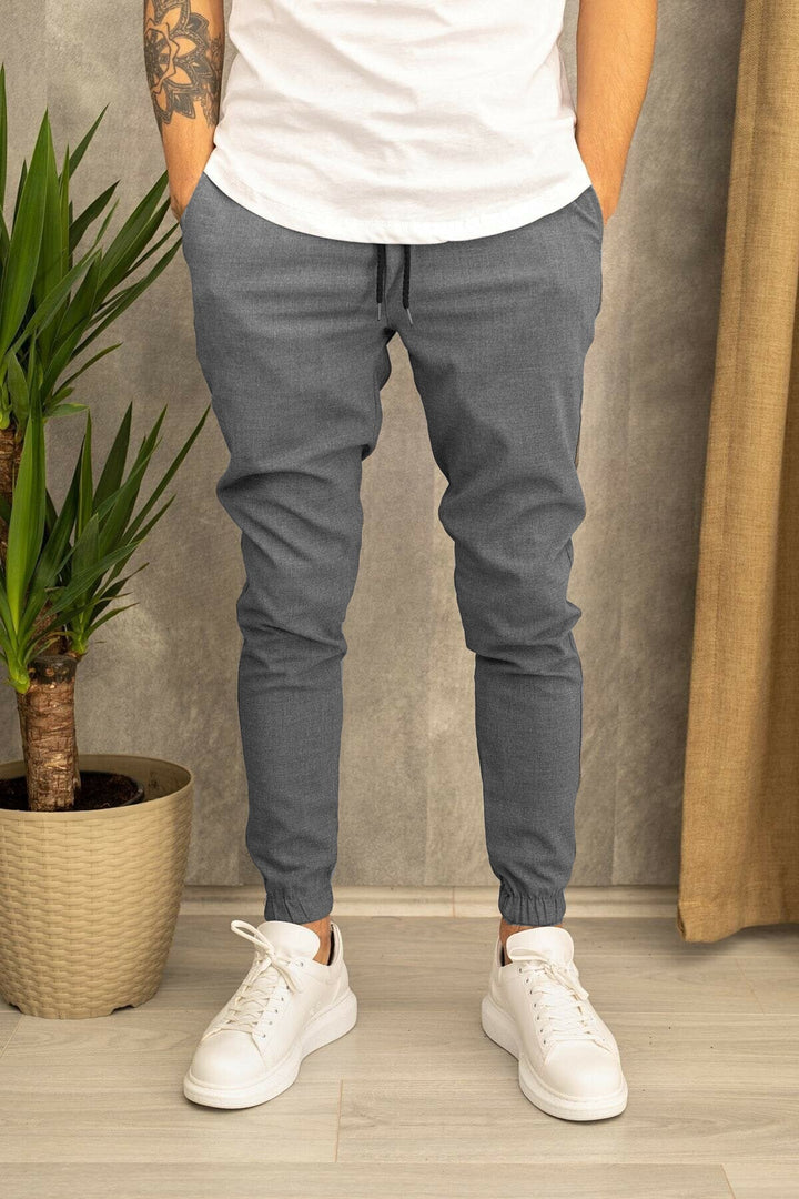 Herren Slim-Fit Jogginghose mit elastischem Bund und praktischen Seitenklapptaschen – Sorevano