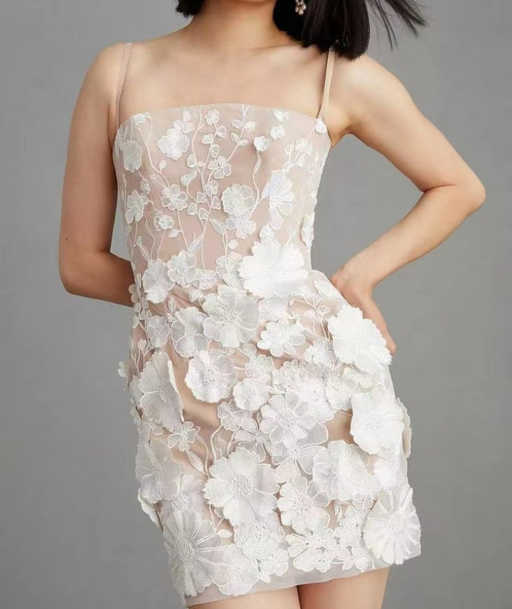 Damen Elegantes Cocktailkleid mit zarter Blumenstickerei Echo Archiv