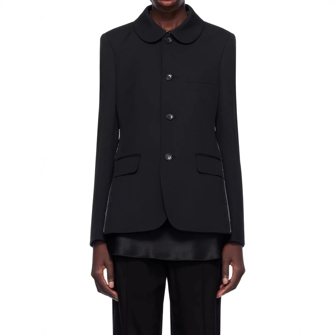 Damen Blazerjacke mit rundem Bubikragen, seitlichen Metallreißverschlüssen und Pattentaschen Echoarchiv