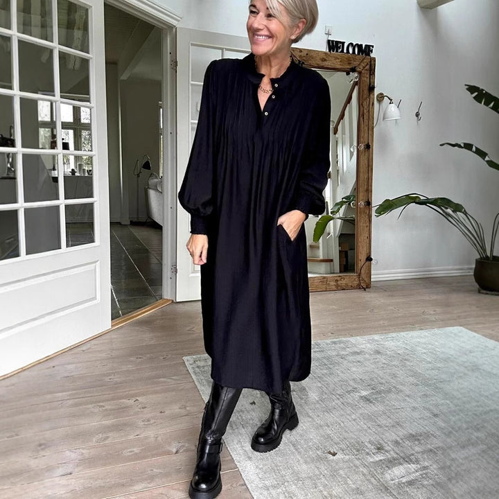 Damen nan lockeres Midikleid mit feiner Plissee-Optik, Stehkragen, kurzer Knopfleiste, gesmokten Manschetten und Eingrifftaschen Echo Archiv