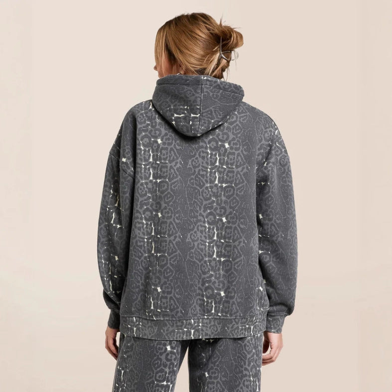 Damen nan zweiteiliges Freizeitset mit Oversize-Kapuzenpullover und weiter Komforthose aus angerautem Sweat mit Animal-Print Echo Archiv