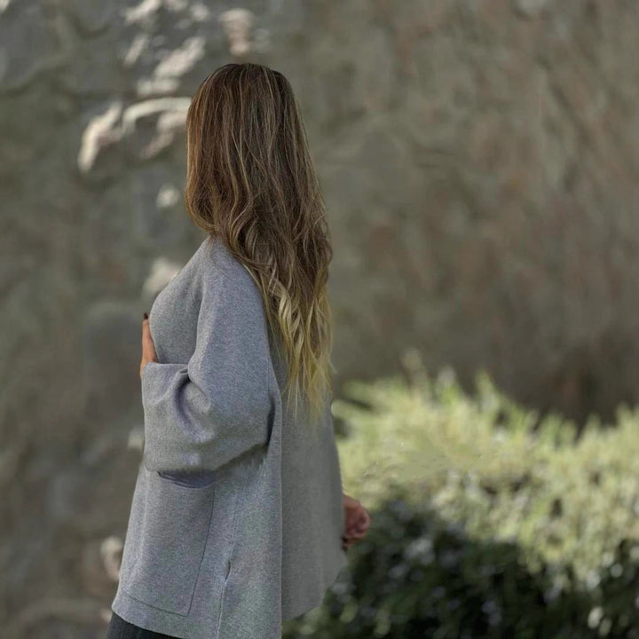 Damen Oversize Cape-Cardigan mit Stehkragen, aufgesetzten Taschen und Zierknöpfen – Veloura