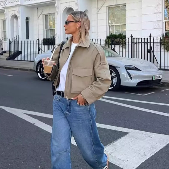 Damen kurze Utility-Blousonjacke mit aufgesetzten Klappentaschen und Epauletten – Célinea