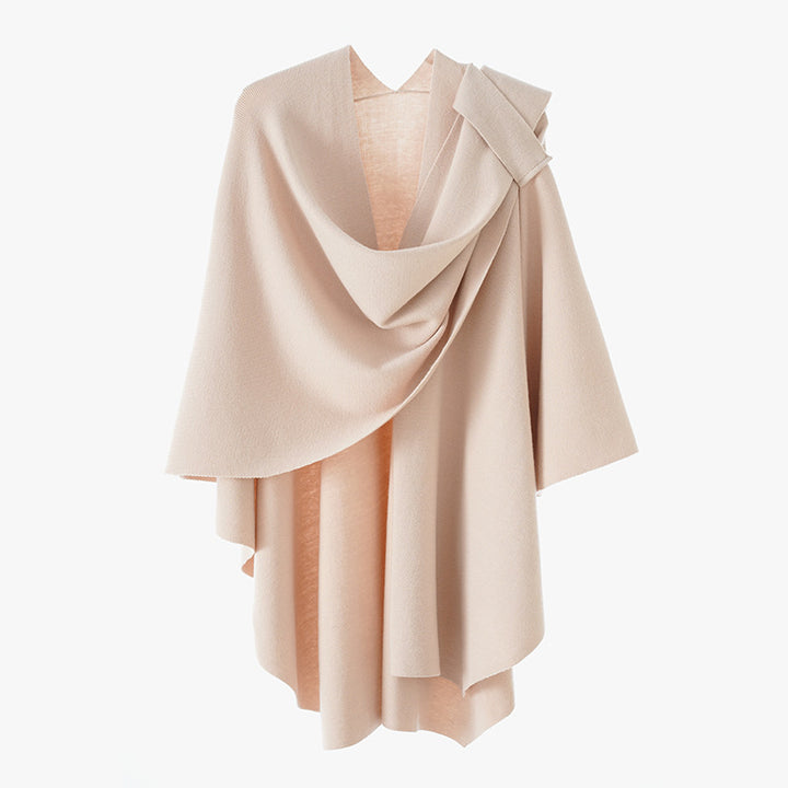 Damen Kapuzenponcho aus Feinstrick mit asymmetrischem Saum – Avérine