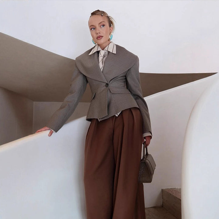 Damen Taillierter Blazer mit übergroßem Schalkragen und strukturierter Peplum‑Taille Echoarchiv