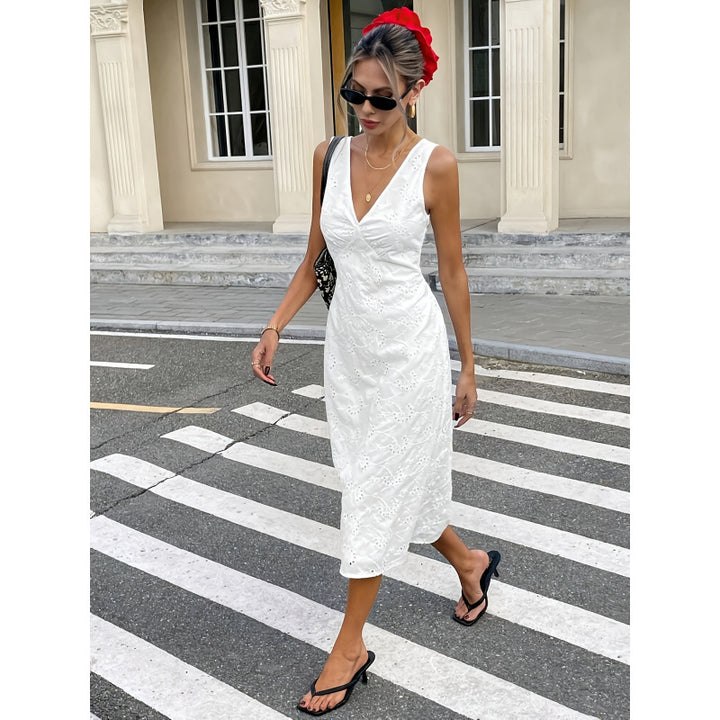 Damen Midikleid mit eleganter Lochstickerei und V-Ausschnitt Echo Archiv