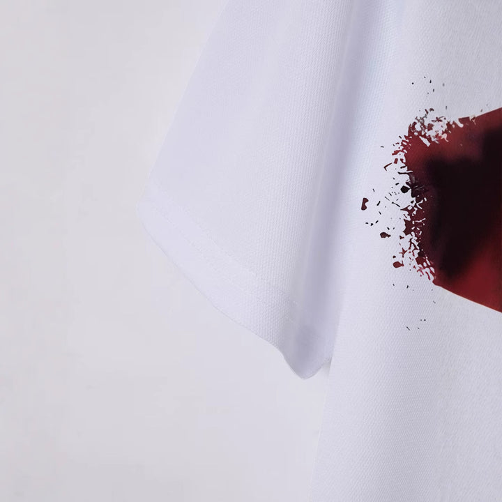 Herren Poloshirt mit künstlerischem Blutfleck-Design Echoarchiv