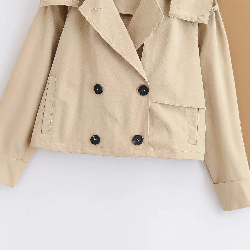 Damen 10+ kurzgeschnittener Trench‑Blouson mit doppelreihiger Knopfleiste und Schulterpatte Echo Archiv