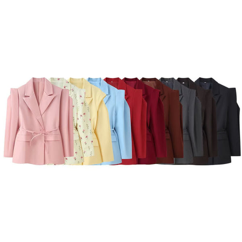 Damen Taillierter Blazer mit zarter Bindeband-Taille, betonter Schulterpartie und Pattentaschen Echo Archiv