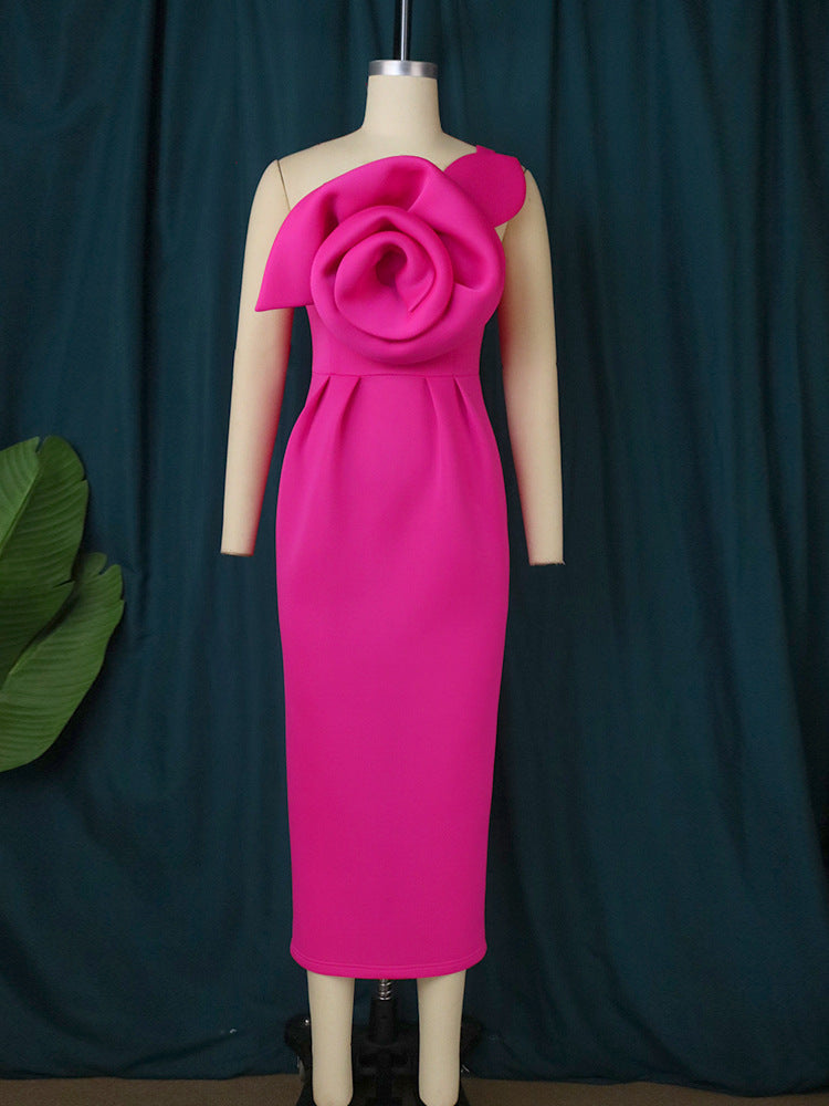 Damen Figurbetontes Abendkleid mit raffinierter Blumenapplikation Echo Archiv