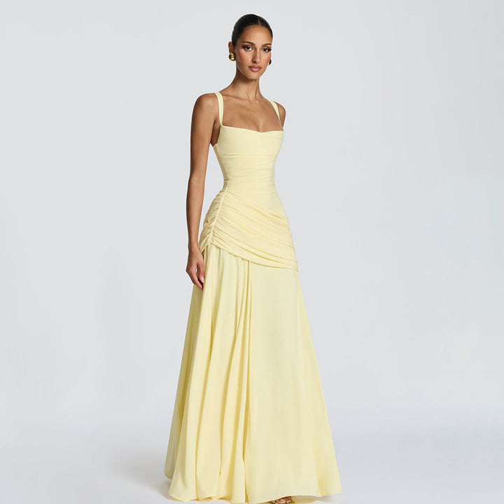 Damen Elegantes Maxikleid mit tailliertem Design und zarten Raffungselementen Echo Archiv