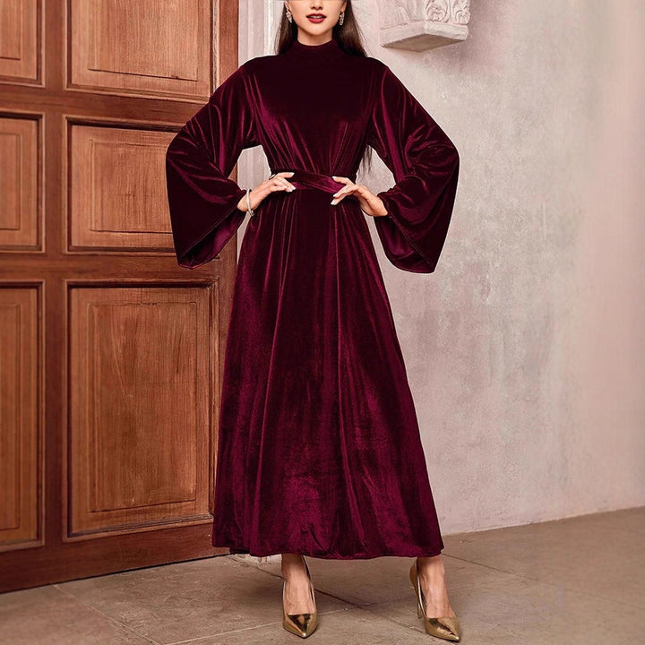 Damen Maxikleid aus Samt mit Stehkragen, weitem Glockenärmel und Taillengürtel – Valéora