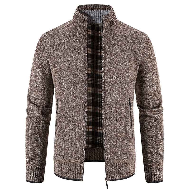 Herren Strickjacke mit hohem Kragen und praktischen Reißverschlusstaschen Echoarchiv