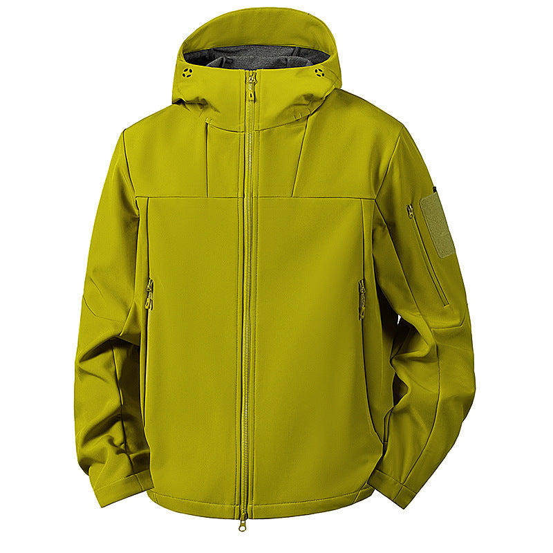 Herren Softshell-Outdoorjacke mit Kapuze, wind- und wasserabweisender Membran, verdeckten Reißverschlusstaschen und ergonomischem Schnitt Echoarchiv