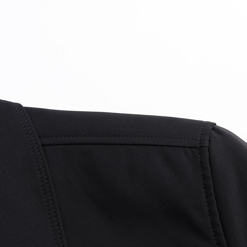 Herren Eleganter Slim-Fit Trenchcoat mit klassischer Knopfleiste und verstellbaren Manschetten Echoarchiv