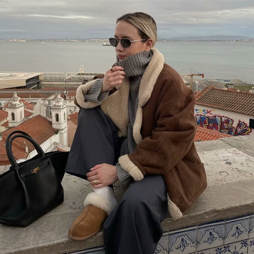 Damen Kurzgeschnittene Fliegerjacke aus Veloursimitat mit Teddyfutter und großem Revers Echo Archiv