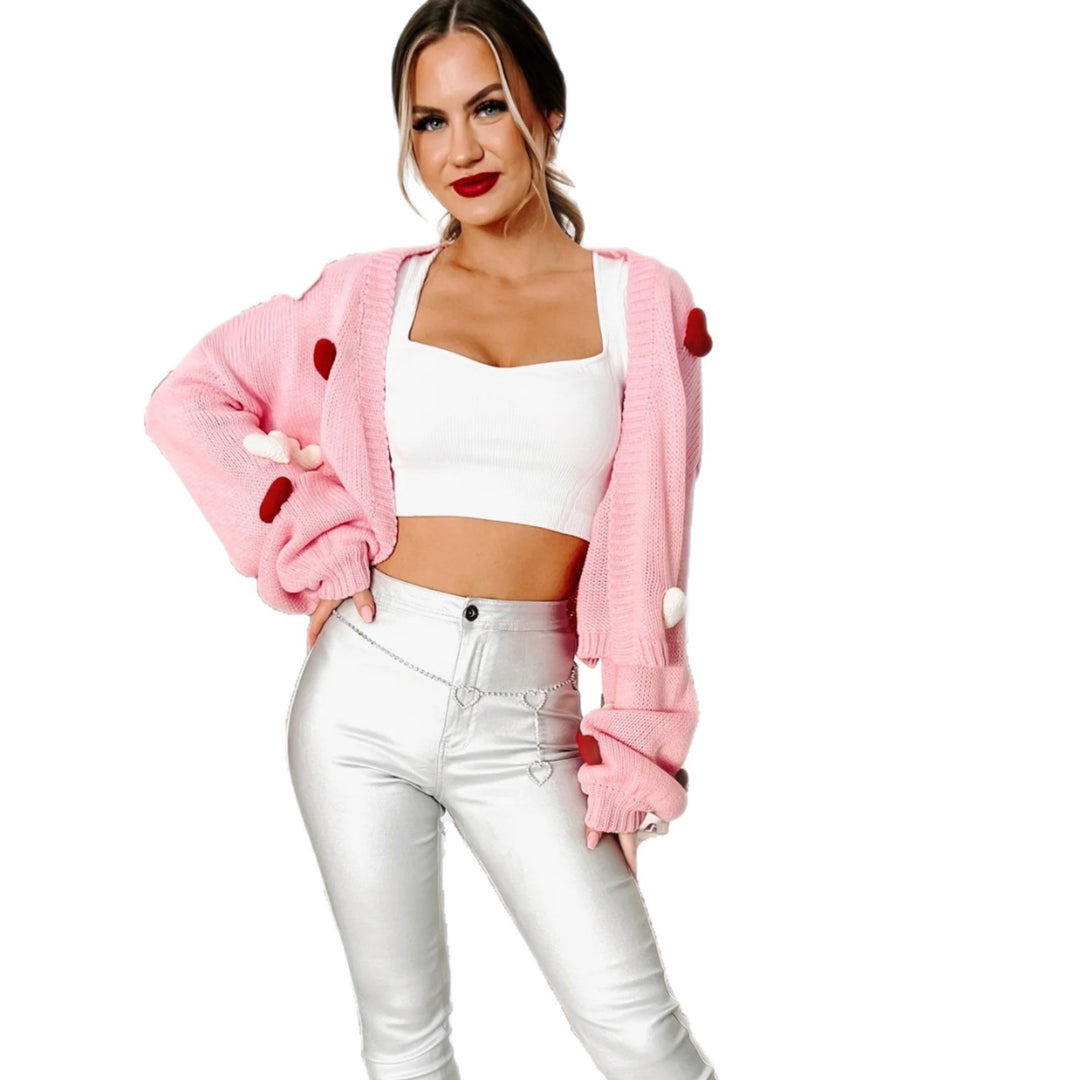 Damen Kurzer Oversize-Cardigan mit 3D-Herzapplikationen und weiten Ballonärmeln – Veloura