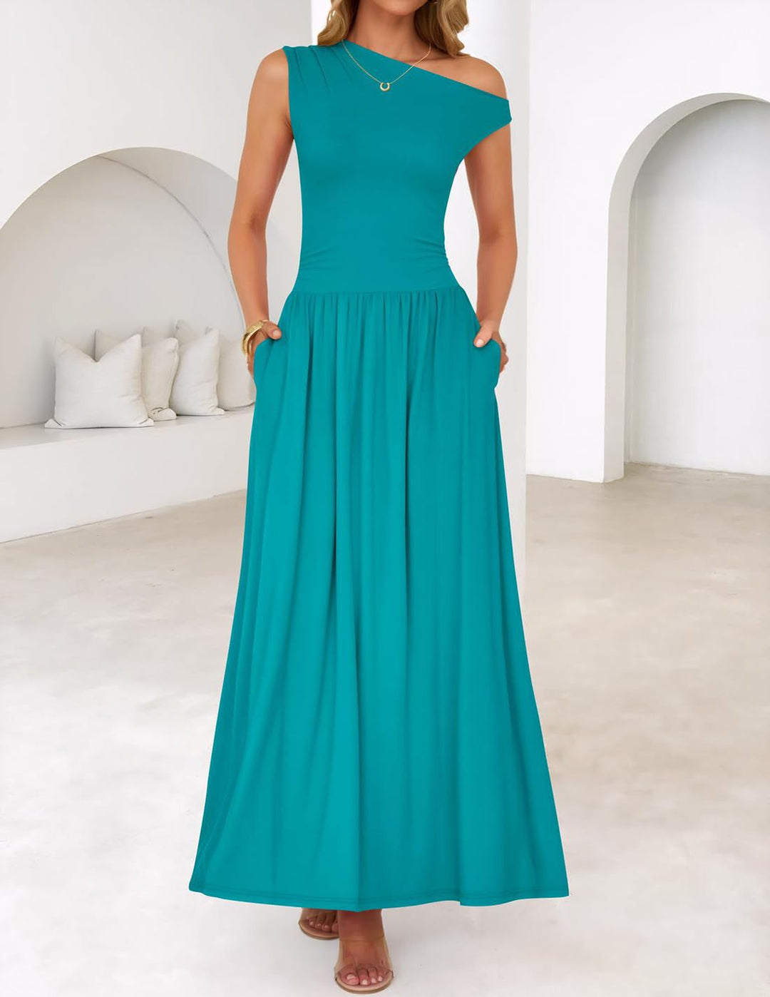 Damen Asymmetrisches Maxikleid mit One-Shoulder, Taillenbetonung und Seitentaschen Echo Archiv
