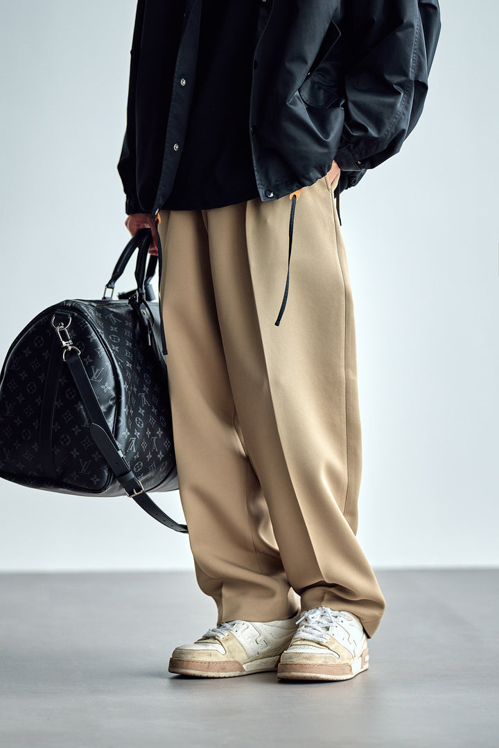 Herren Weite Chino-Hose mit Bundfalten und lockerem Schnitt Echoarchiv