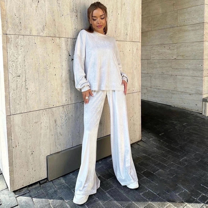 Damen luxuriöses Samt-Relax-Set mit Oversize-Crewneck und hochgeschnittener Gummibund-Jogger – Avérine