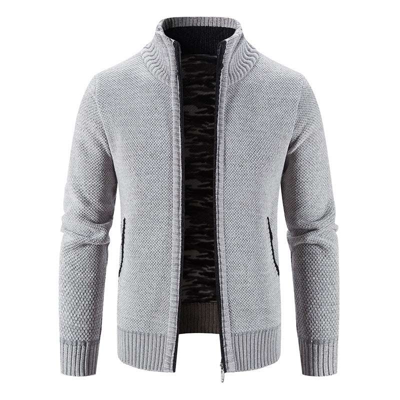 Herren Strickjacke mit hohem Kragen und praktischen Reißverschlusstaschen Echoarchiv