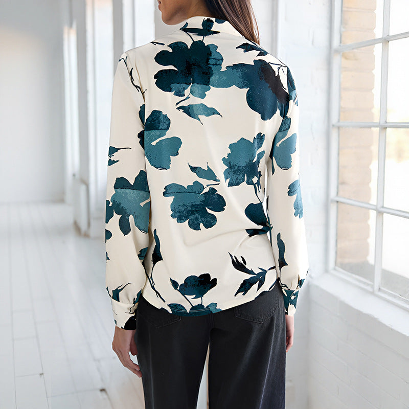 Damen Watercolor-Bluse mit V-Ausschnitt, Plissée-Schulter und legerer Wickeloptik Echoarchiv