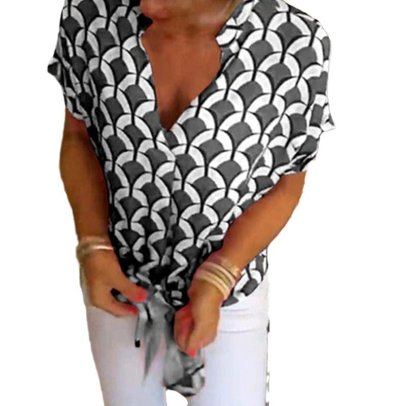 Damen nan kurzärmeliges geometrisches Blusenshirt mit Knotenbund und Stehkragen Echo Archiv