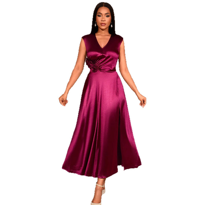 Damen elegantes Maxikleid mit asymmetrischem Schlitz und floralem Akzent Echo Archiv
