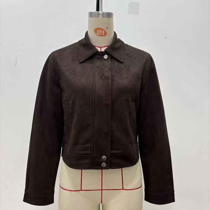 Damen 30+ kurz geschnittene Veloursjacke im Blousonstil mit Hemdkragen und verdeckter Druckknopfleiste Echo Archiv