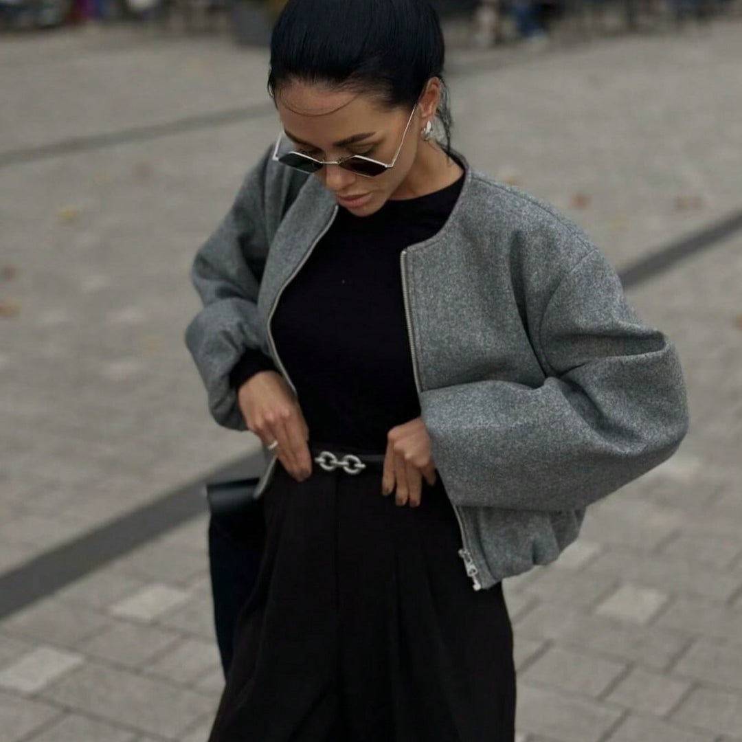 Damen modische kurz geschnittene Jacke mit voluminösen Ärmeln Echoarchiv